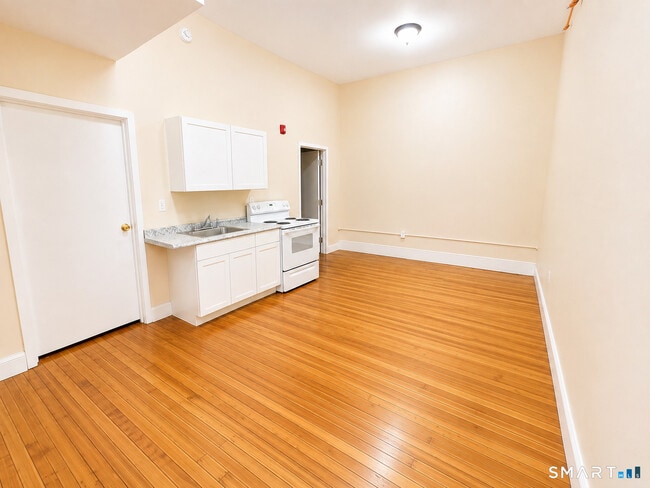 Photo - 105 Bank St Unit 2D