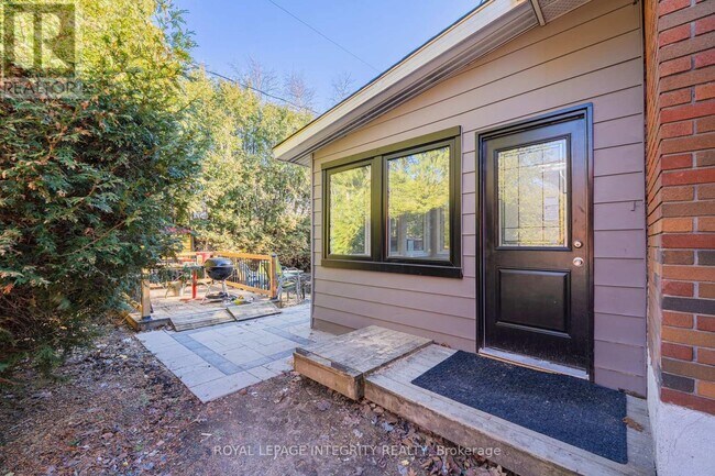 Photo - 1746 Gage Crescent