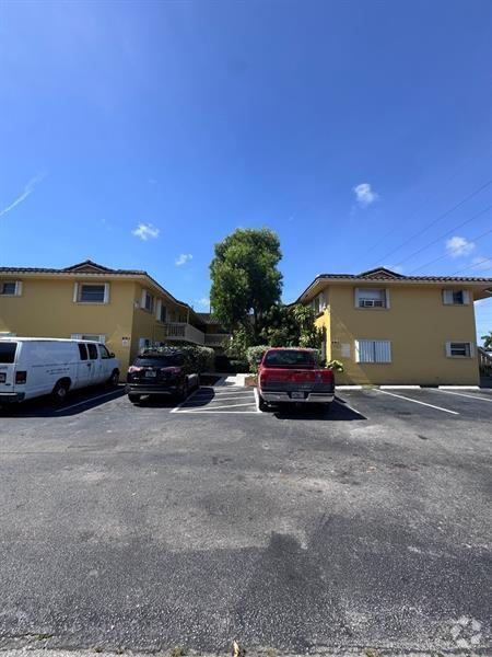 Building Photo - 890 NW 39th St Unit 2 Rental