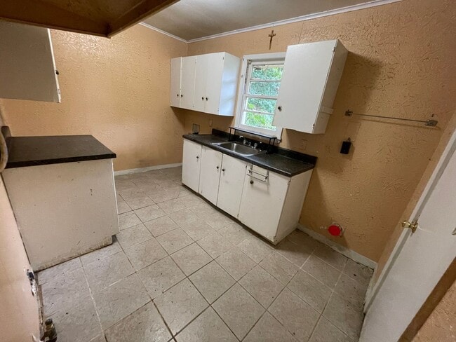 Photo - Spacious 3 Bedroom Home