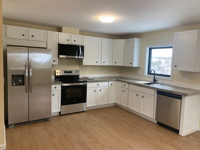 Kitchen - 1177 Main St Unit 3