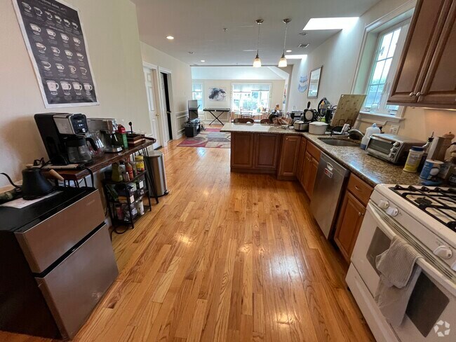 Building Photo - 614 Main St Rental