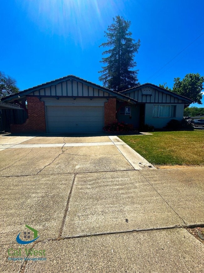 Building Photo - $4095 - 4 Bed/2 Bath Single Family Home in the heart of Gilroy