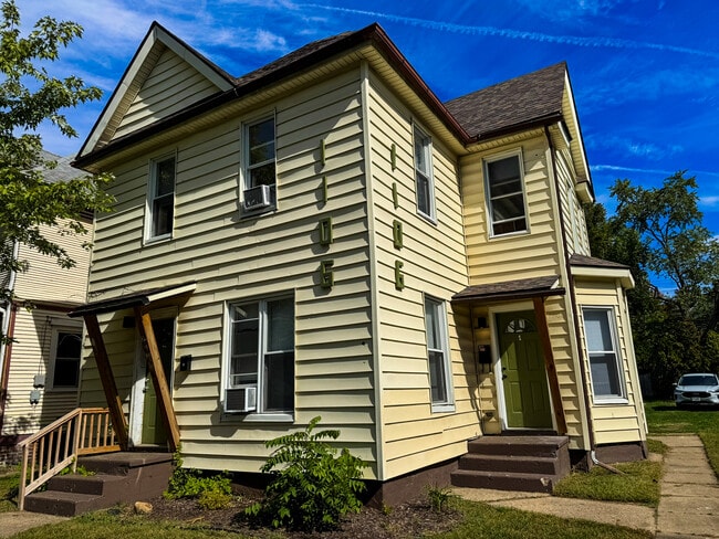 Photo - 1106 Portage Ave