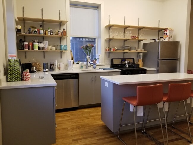 Photo - 1135 N Damen Ave Unidad 2R