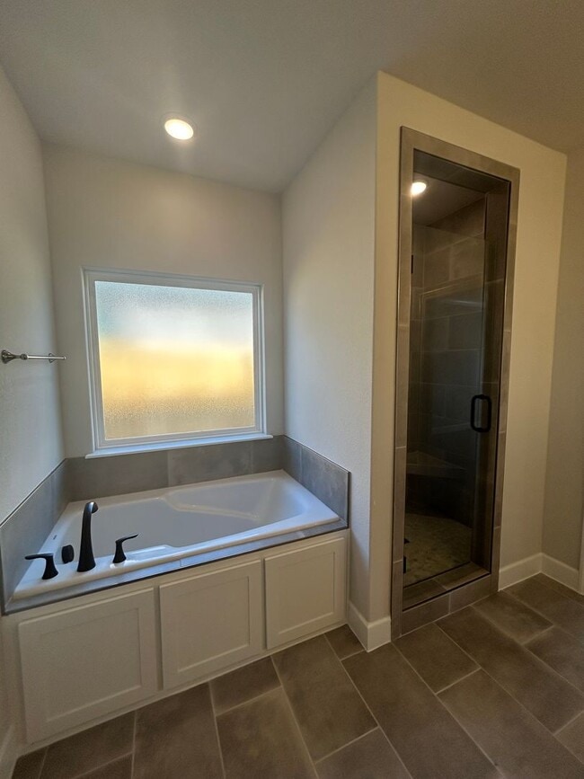 Photo - Beautiful Bentonville Home! 4 Bedrooms, 2.5 Bathrooms!!