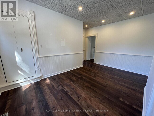 Photo - 228 Bayfield St