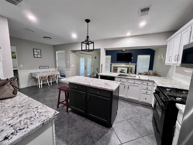 Photo - 7762 Pine Center Dr