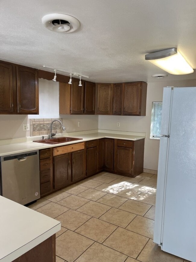 Photo - STUDENTS WELCOME! Spacious Ranch Home Across from City Park!