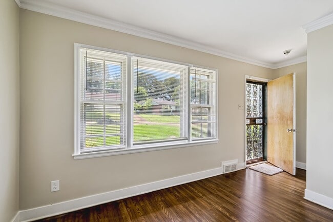 Photo - 1311 Parkland Rd
