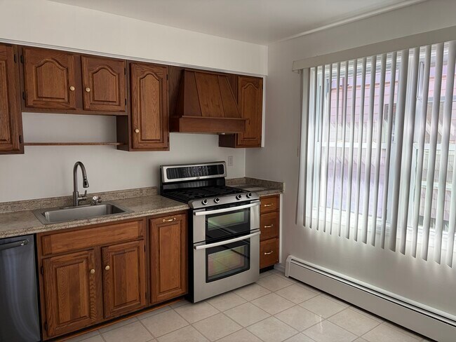 Photo - 424 Dewitt St Unit First Floor  1