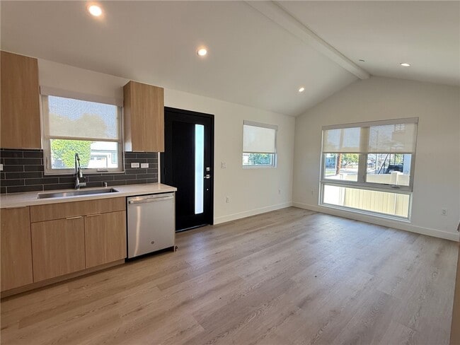 Photo - 5974 Jamieson Ave