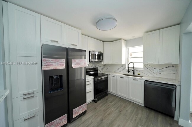 Building Photo - 2541 Aragon Blvd Unit 305