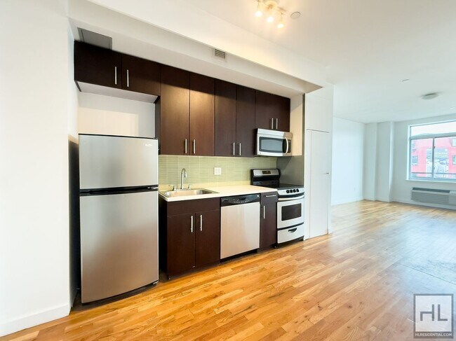 Photo - NO FEE / Spacious Sunlit Bushwick Studio /... Unit 3B