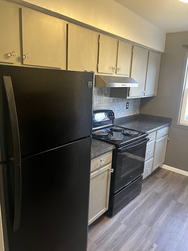 Building Photo - 368-368 Windsor Park Dr Unit 366