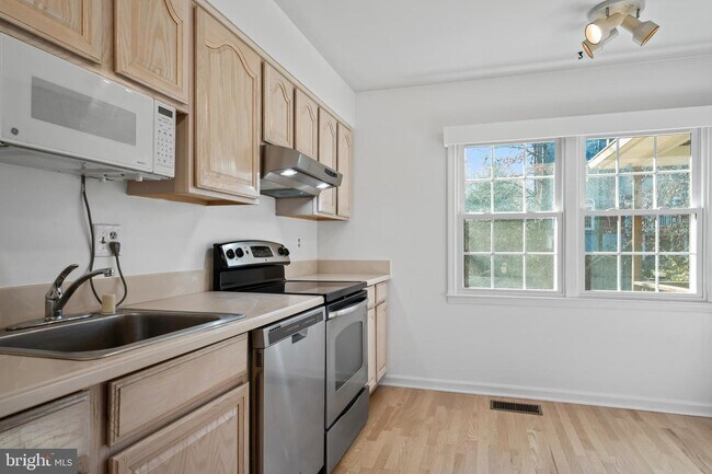 Photo - 851 Longview Pl