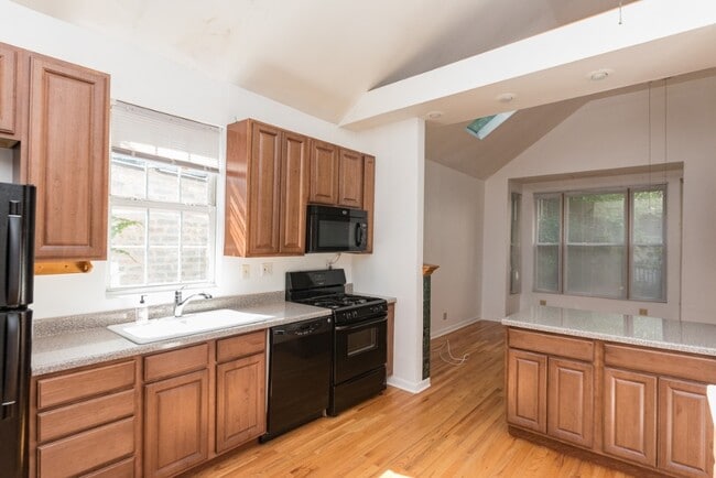 Photo - 1043 W Grace St Unit CH