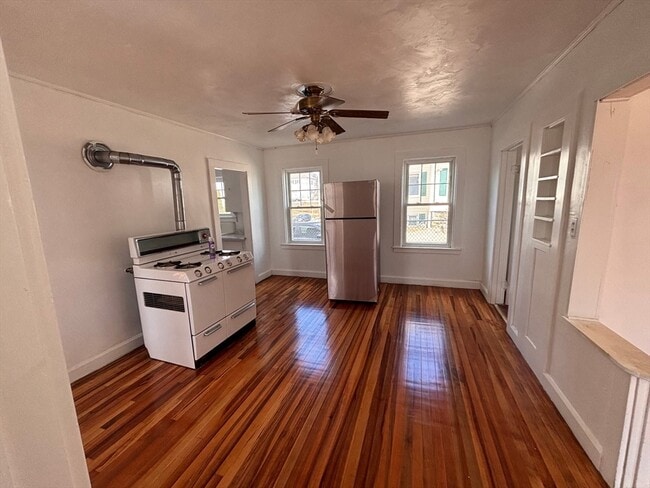 Building Photo - 13 Oxford Ave Unit 1