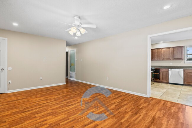 Photo - 2417 Meadow Dr