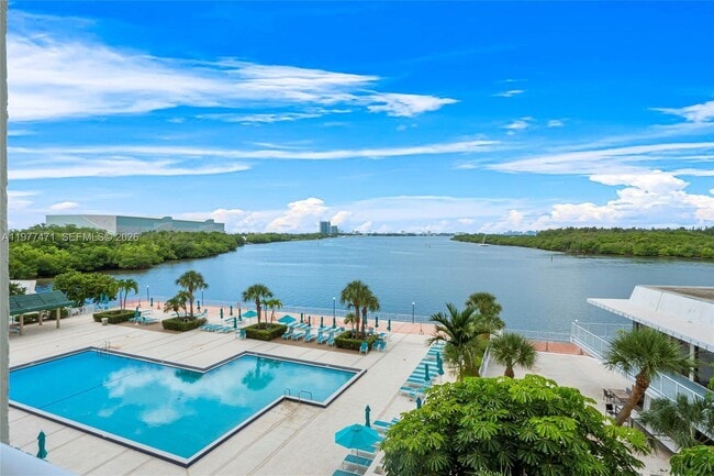 Building Photo - 300 Bayview Dr Unit 509