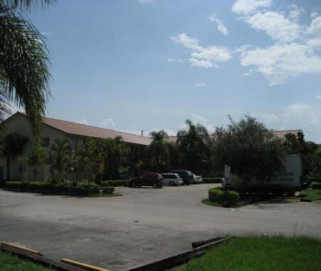 Photo - Royal Palms Apartments