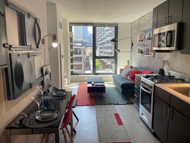 Photo - 678 N Wells St