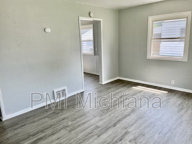 Photo - 230 N Albert Ave