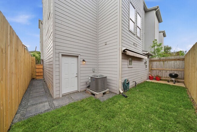 Photo - 1910 Fletcher St