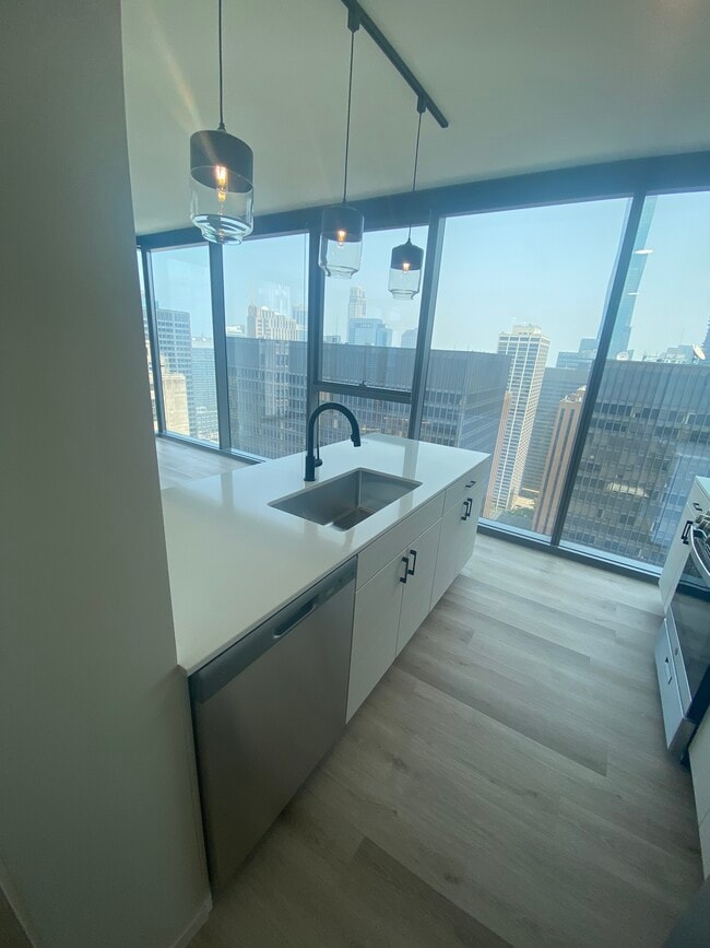 80 E Wacker Pl Unit 3205