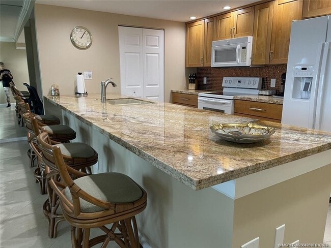 Building Photo - 264 NE Edgewater Dr Unit 102