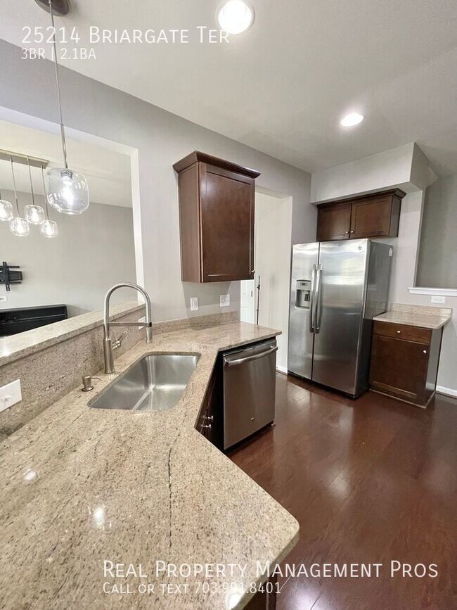 Beautifully Maintained 3 Bedroom 4 Level T... Townhome Townhome Rental in Chantilly VA