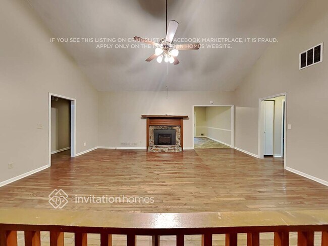 Photo - 1555 Pine Creek Way NE