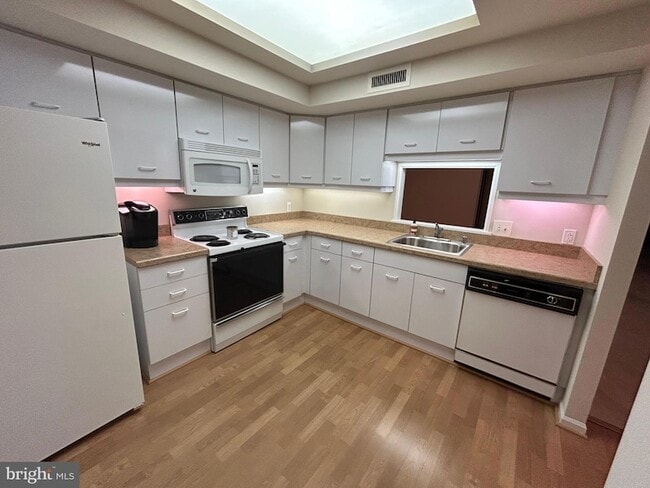 Photo - 1100 Lovering Ave Unit 204