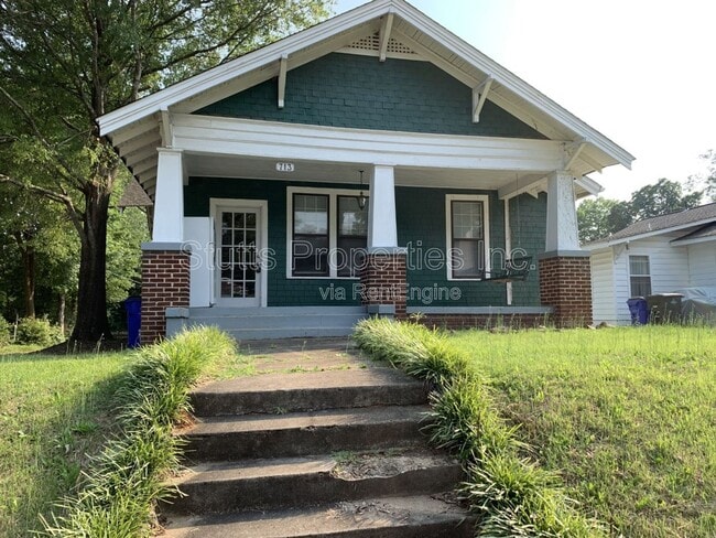 Building Photo - 713 Meridian St