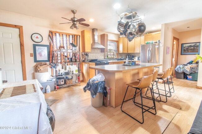 Photo - 99 1/2 Walworth St