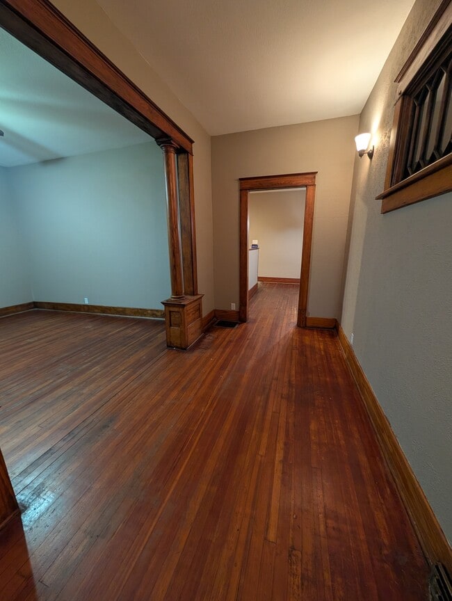 Photo - 516 NE Twiss Ave