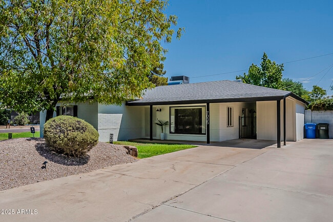 Building Photo - 7035 N 11th Pl Rental