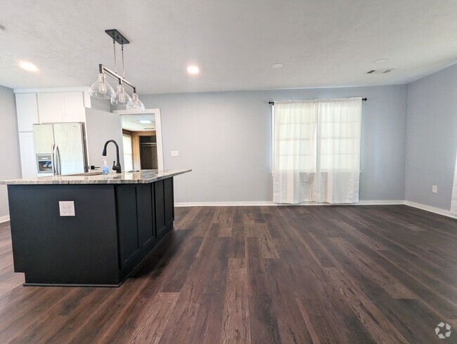 Building Photo - Coming Soon! Cute home in AR!