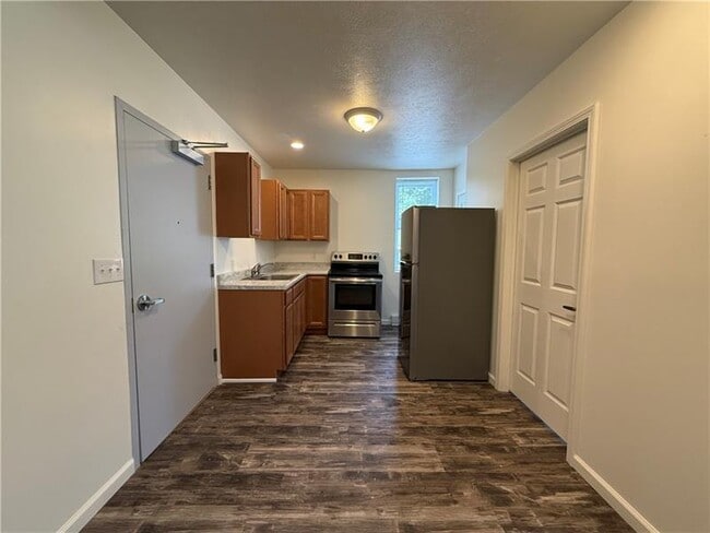 Photo - 571 Kendall Ave