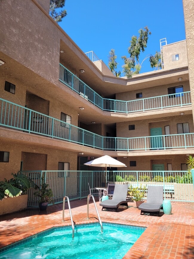 Building Photo - Dicken's Court Apartments