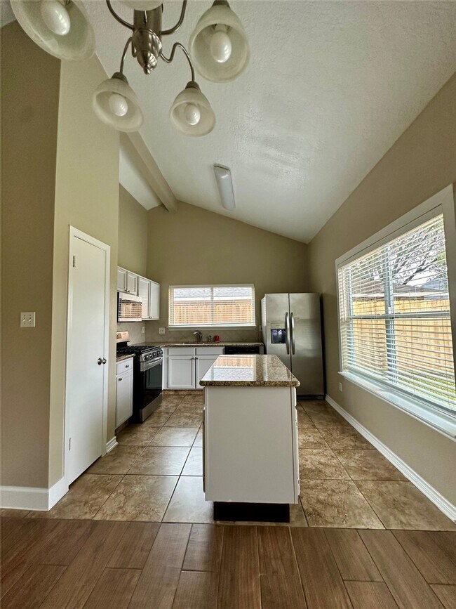 Photo - 1111 E Brompton Dr