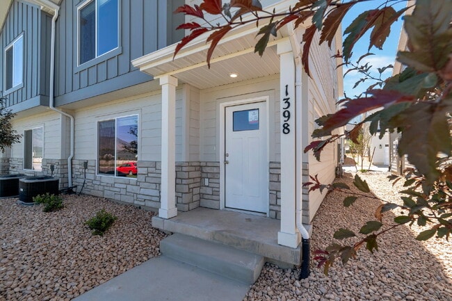Photo - Modern 3-Bedroom, 2.5-Bathroom Townhome Near Highway 6 and I-15 - END UNIT