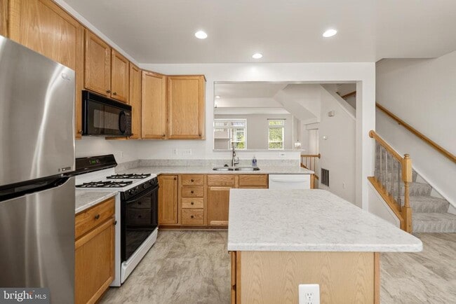 Photo - 956 Harrison Cir