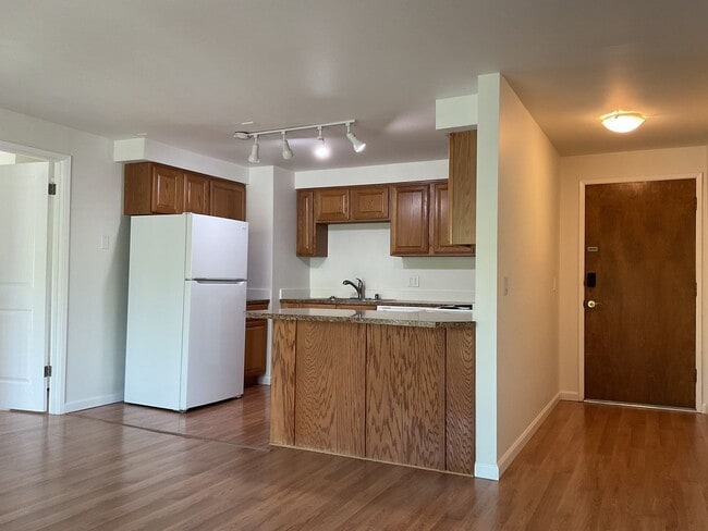 Photo - 1 Bed / 1 Bath Houghton condo in Kirkland $1,795/month Unit 520