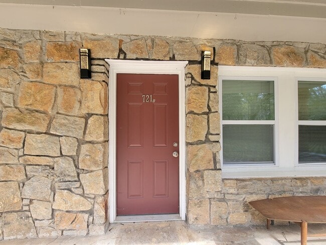 Photo - Updated Soaking Tub. Stainless Steel Appliances. W/D Inc