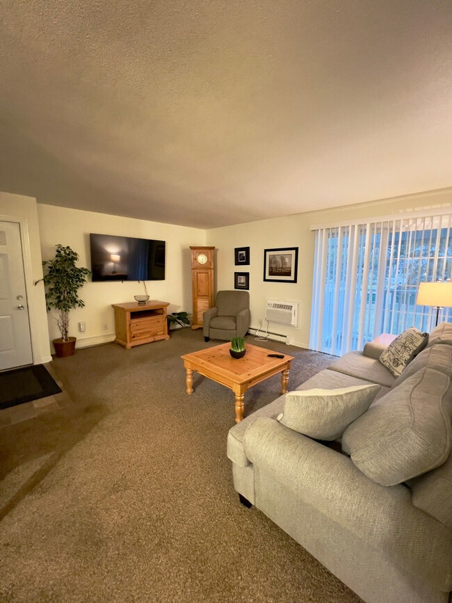 Building Photo - 1616 Green Valley Dr Rental
