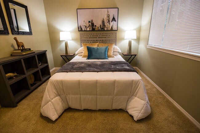 Photo - REDWOOD HILLS CONDOS