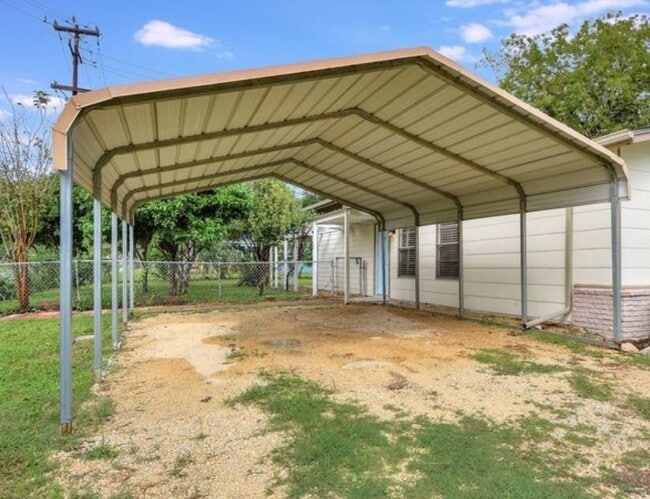 Photo - 707 Sprucewood Ln