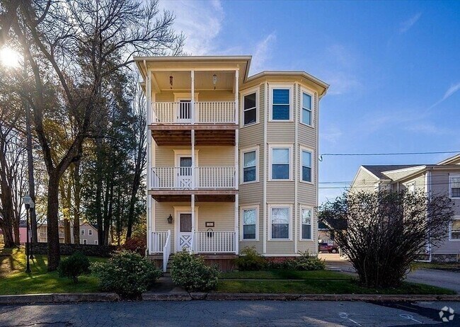 Building Photo - 5 Strand Pl Unit 1 Rental