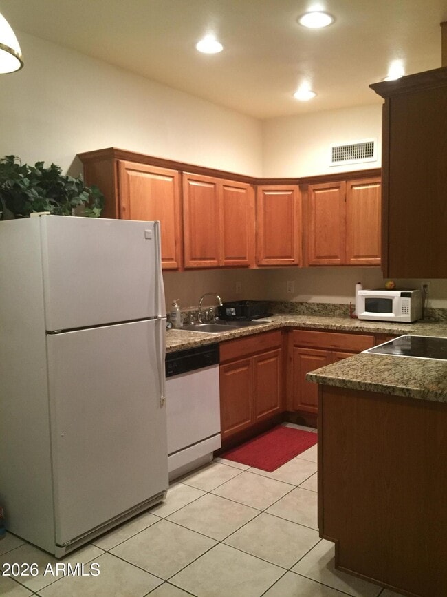 Building Photo - 7010 N 68th Dr Unit Apt 1